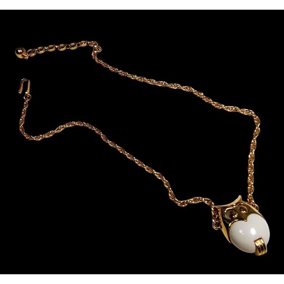 Vintage Crown Trifari Lucite Owl Pendant Off White Gold Tone Signed - Picture 5 of 10